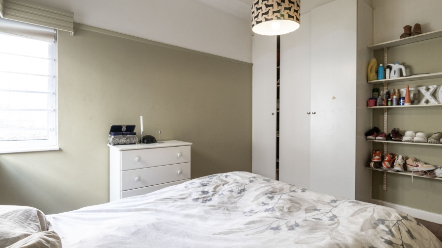 2 Bedroom Property for Sale in Vredehoek Western Cape